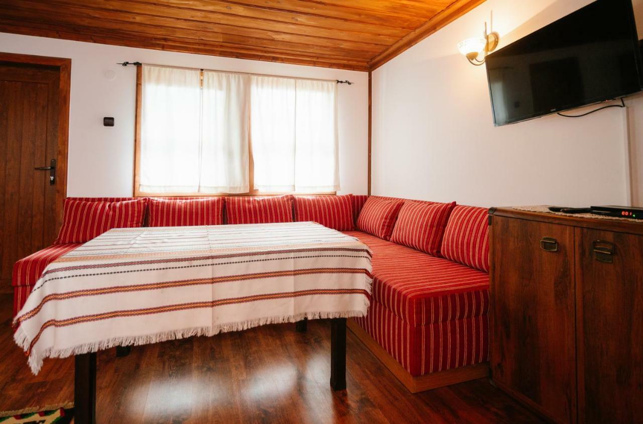 Kodjamanova House Hotel Zheravna Buitenkant foto